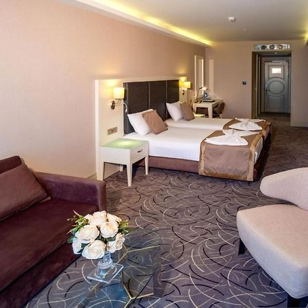 The Conforium Hotel 반 외부 사진