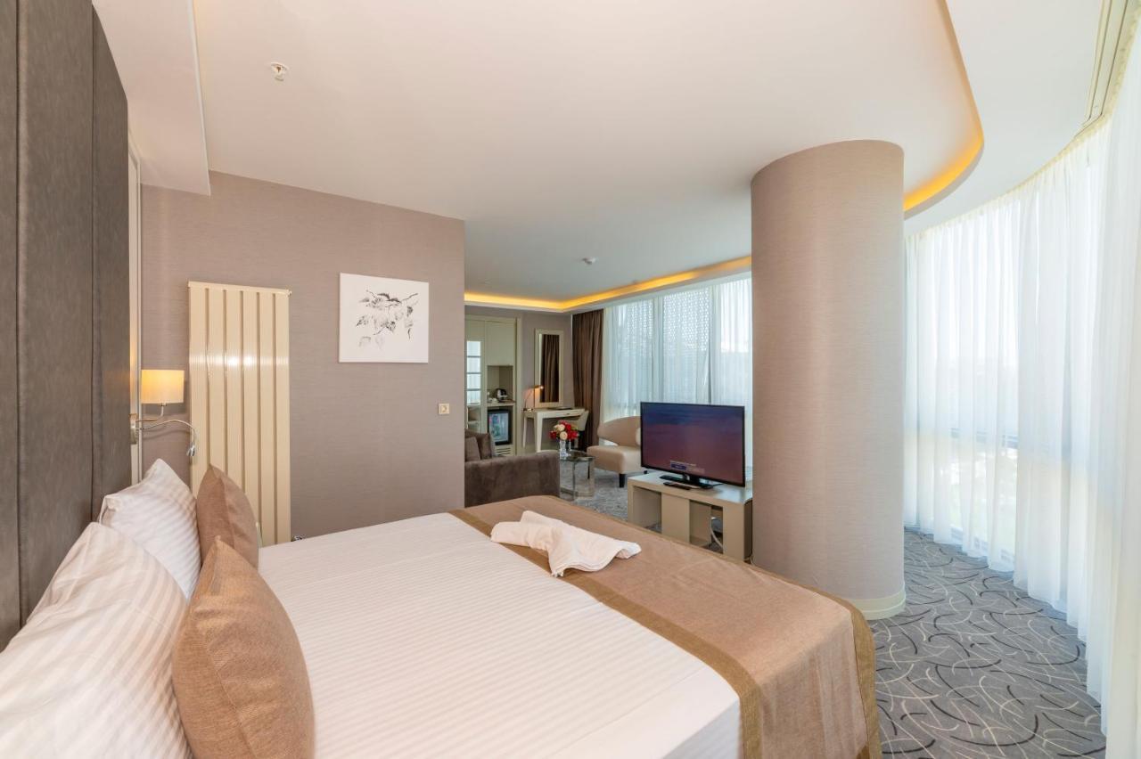 The Conforium Hotel 반 외부 사진