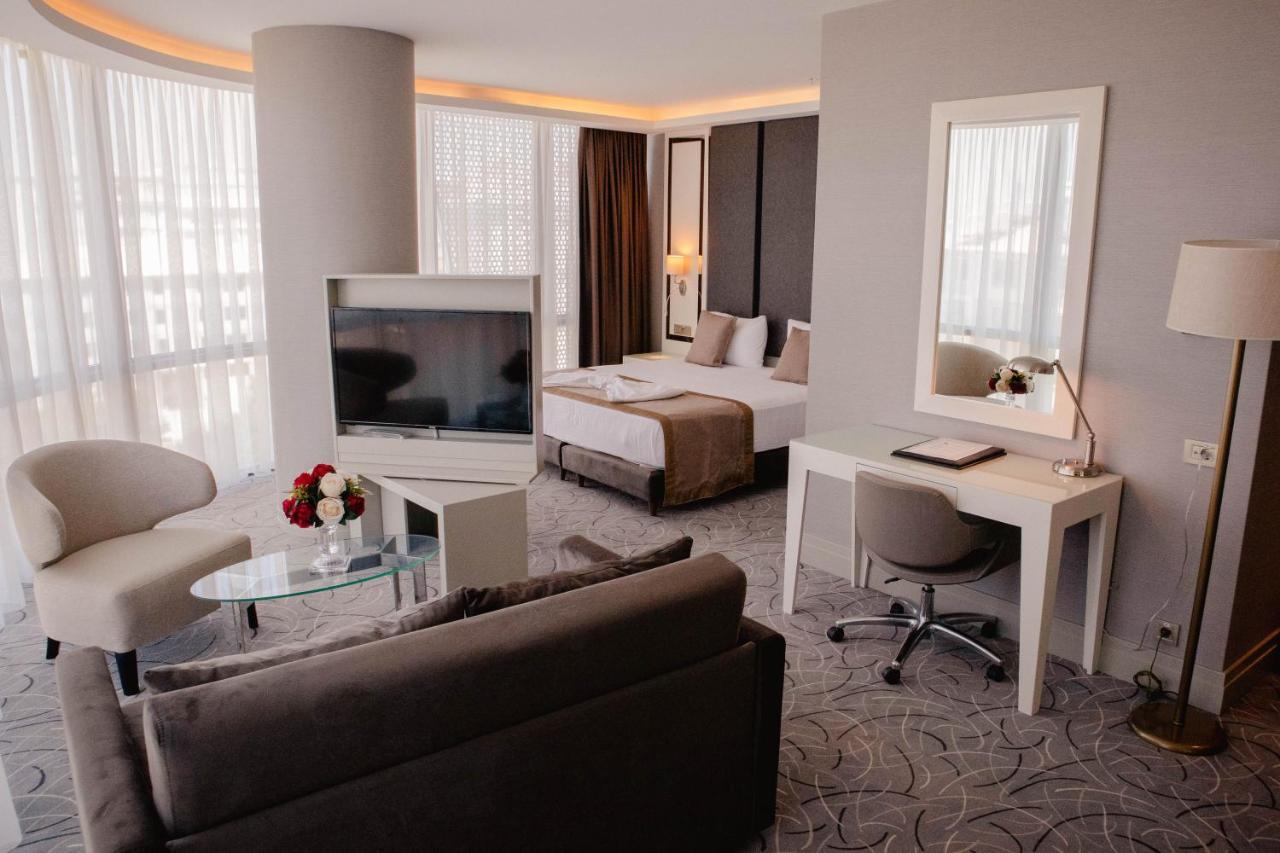 The Conforium Hotel 반 외부 사진