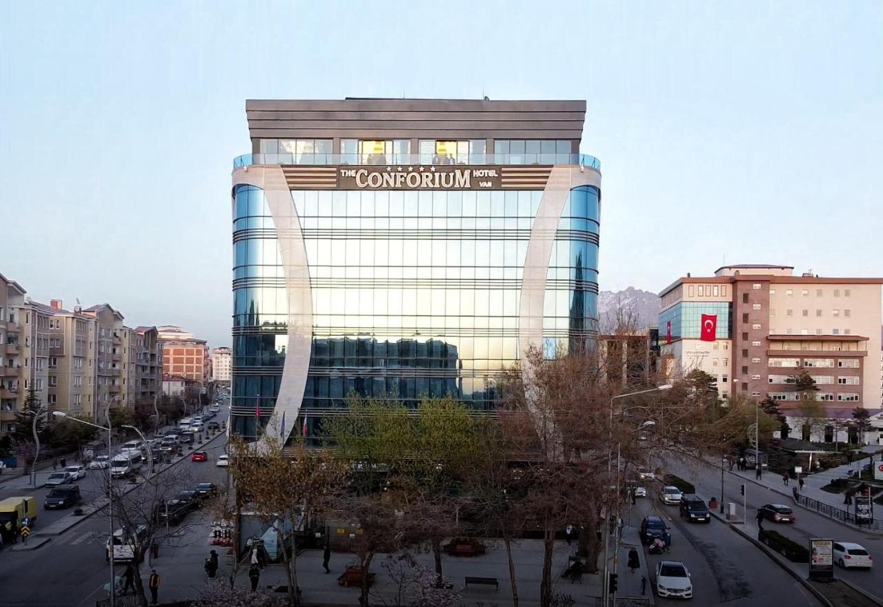 The Conforium Hotel 반 외부 사진