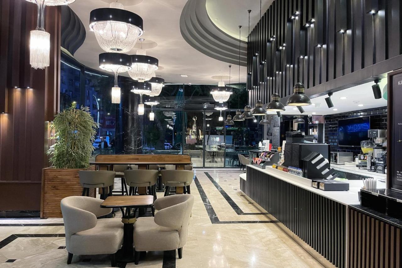 The Conforium Hotel 반 외부 사진