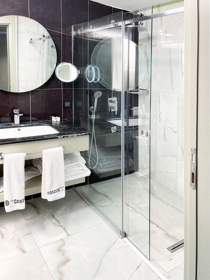 The Conforium Hotel 반 외부 사진