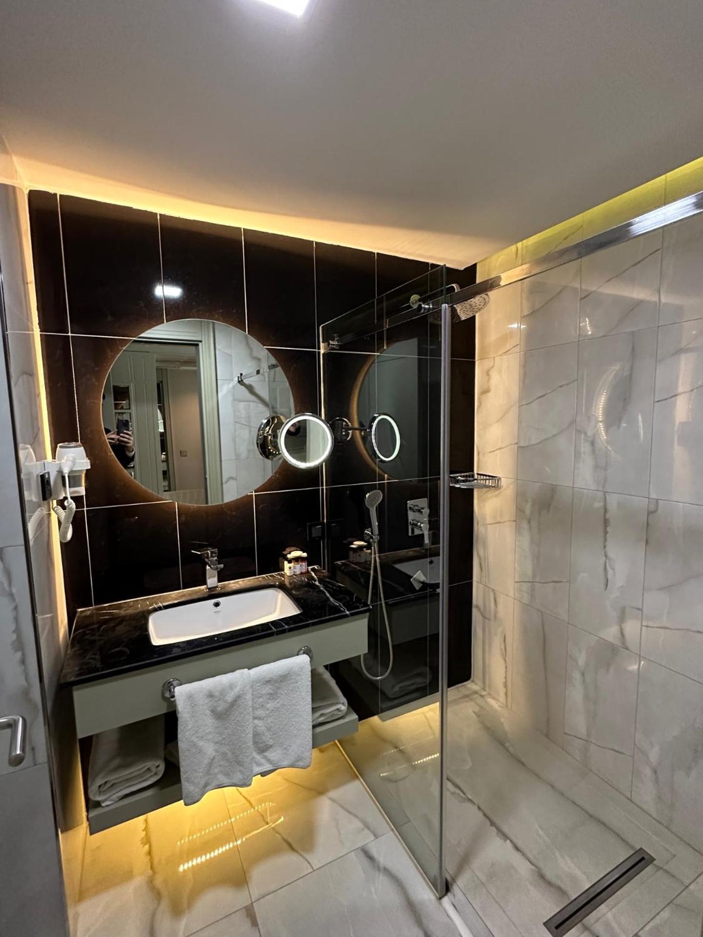 The Conforium Hotel 반 외부 사진
