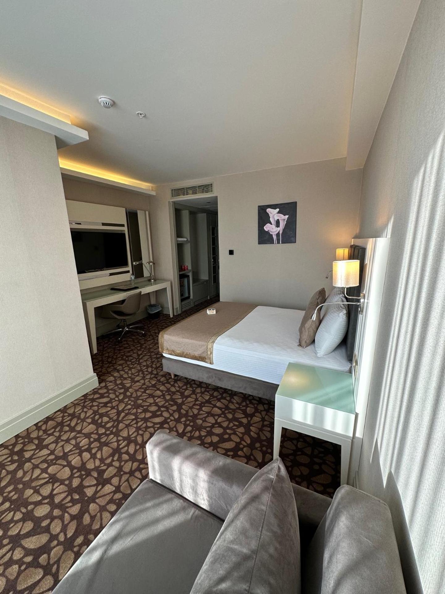 The Conforium Hotel 반 외부 사진
