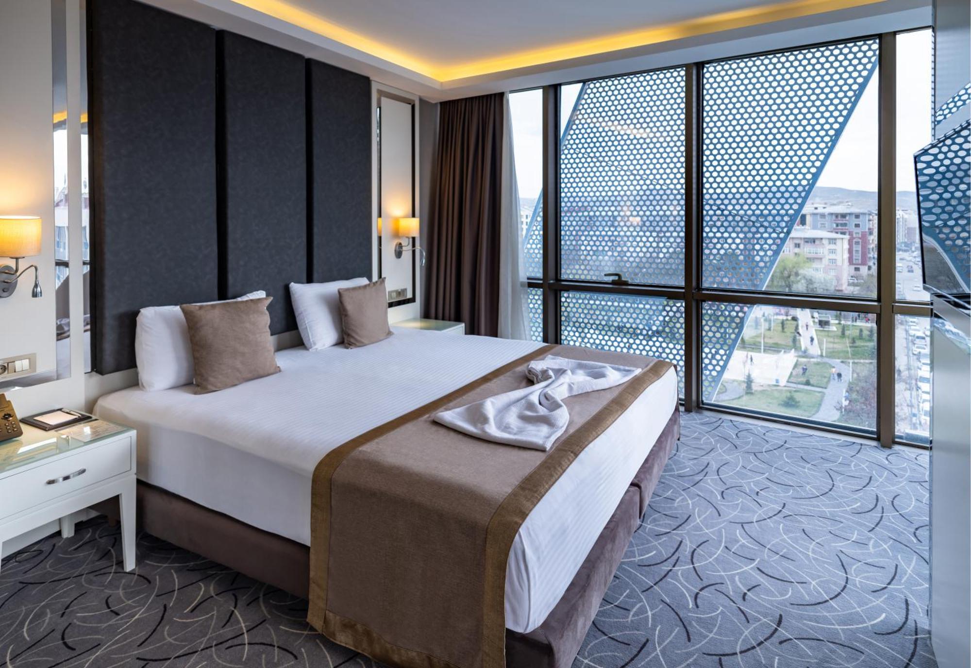 The Conforium Hotel 반 외부 사진